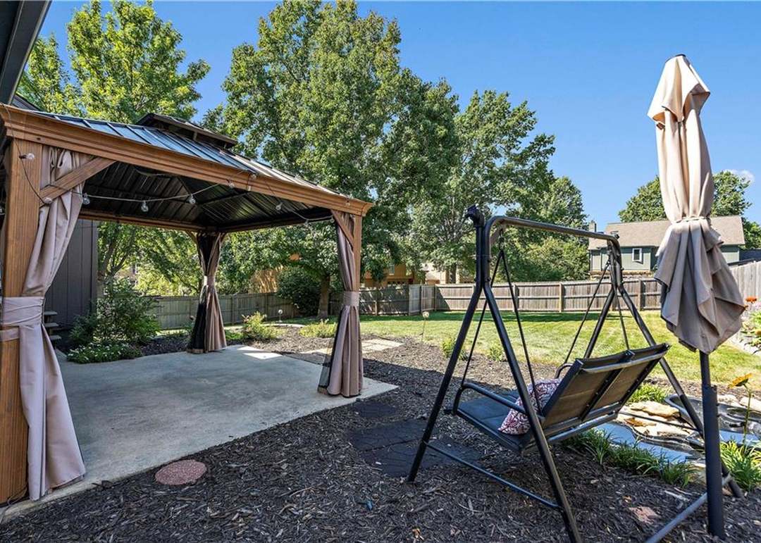 5314 Hallet Street — photo 41