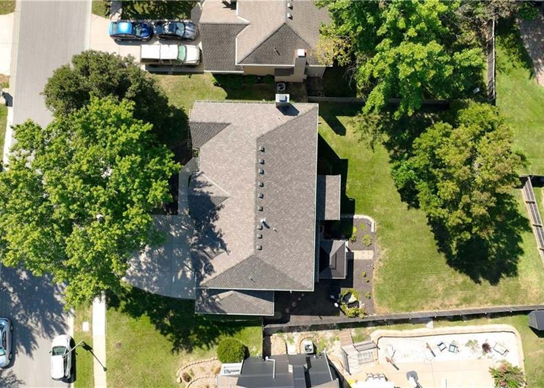 5314 Hallet Street — photo 47