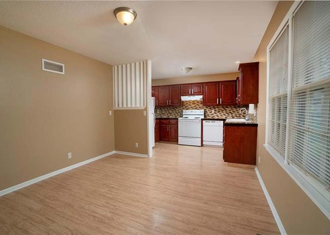 5408 Knox Street — photo 11