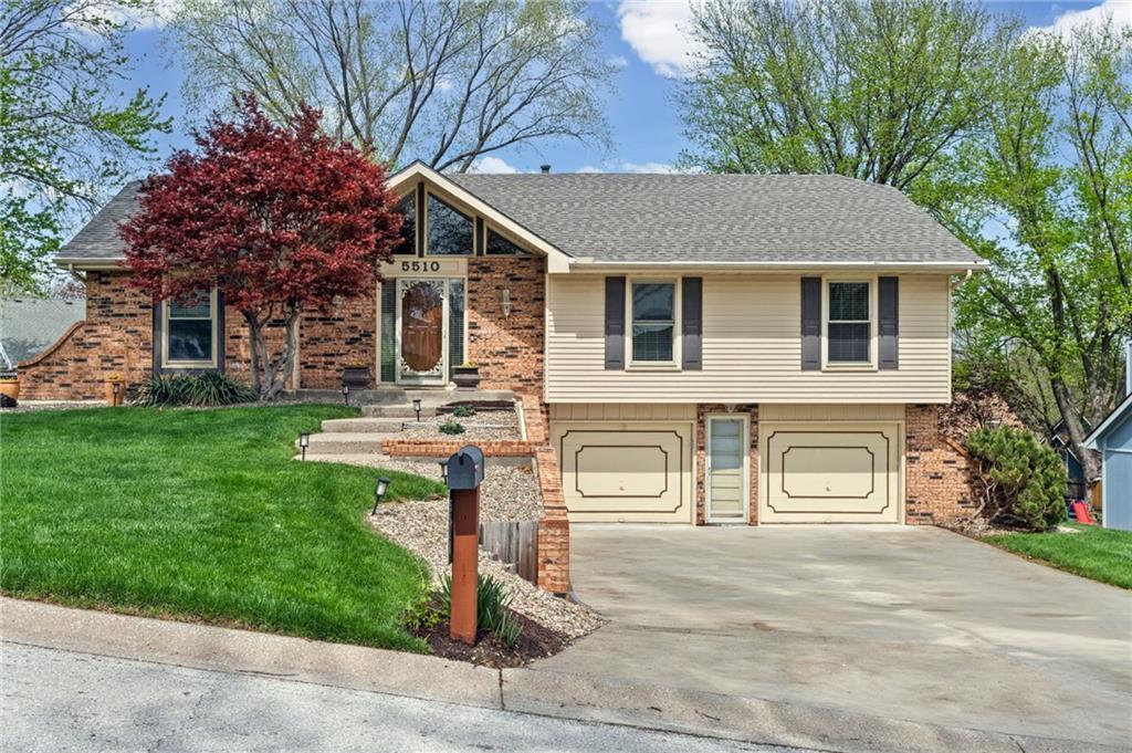 5510 NW Raintree Drive, Kansas City, MO