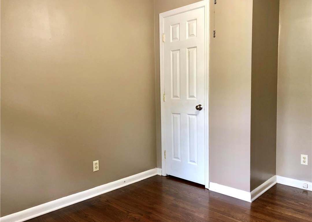 5526 N Woodland Avenue — photo 5