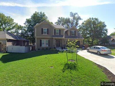 5529 Maple Street — photo 1