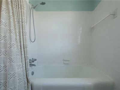 5537 Roe Boulevard — photo 13