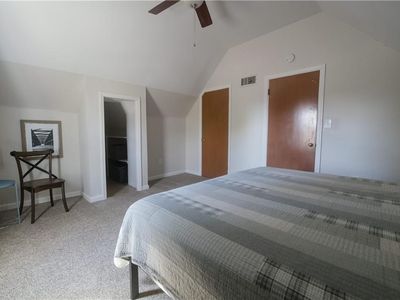 5537 Roe Boulevard — photo 15