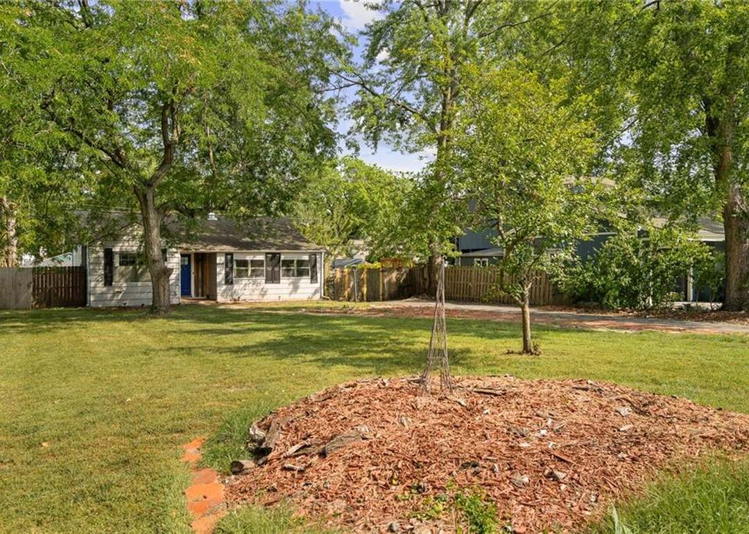 5629 Maple Street — photo 9
