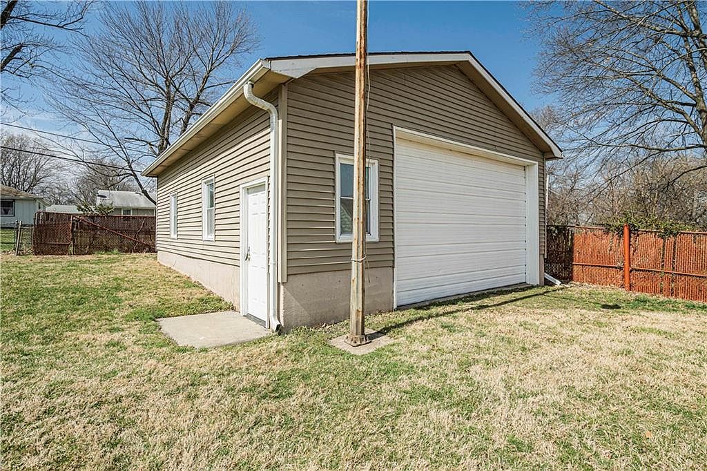 5720 LANE AVENUE — photo 37