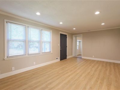 5737 Elm Avenue — photo 5