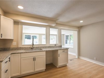 5737 Elm Avenue — photo 10