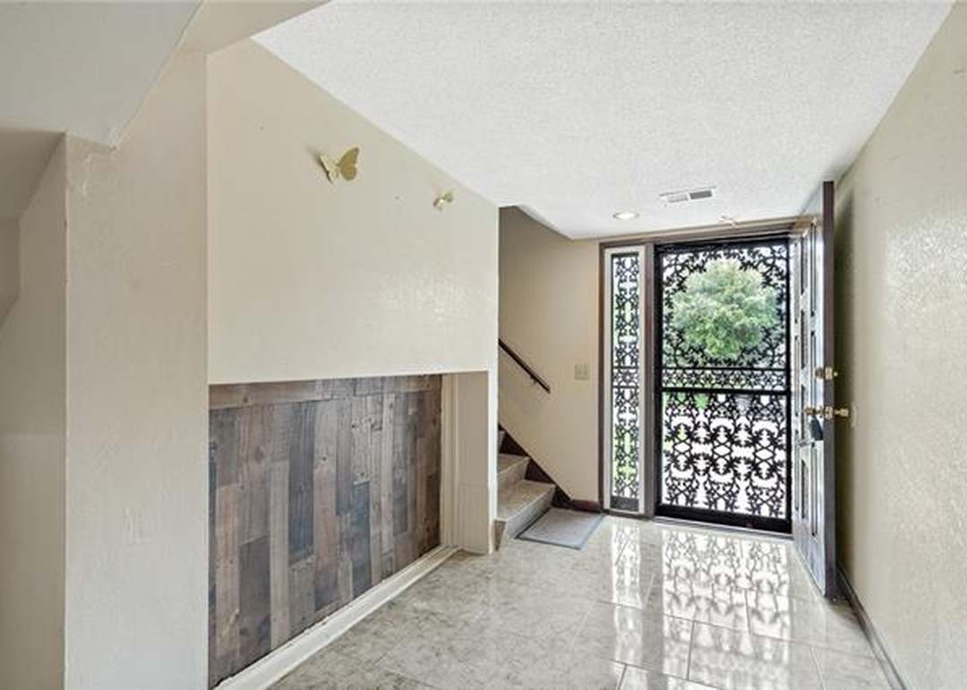5804 N Hardesty Avenue — photo 9