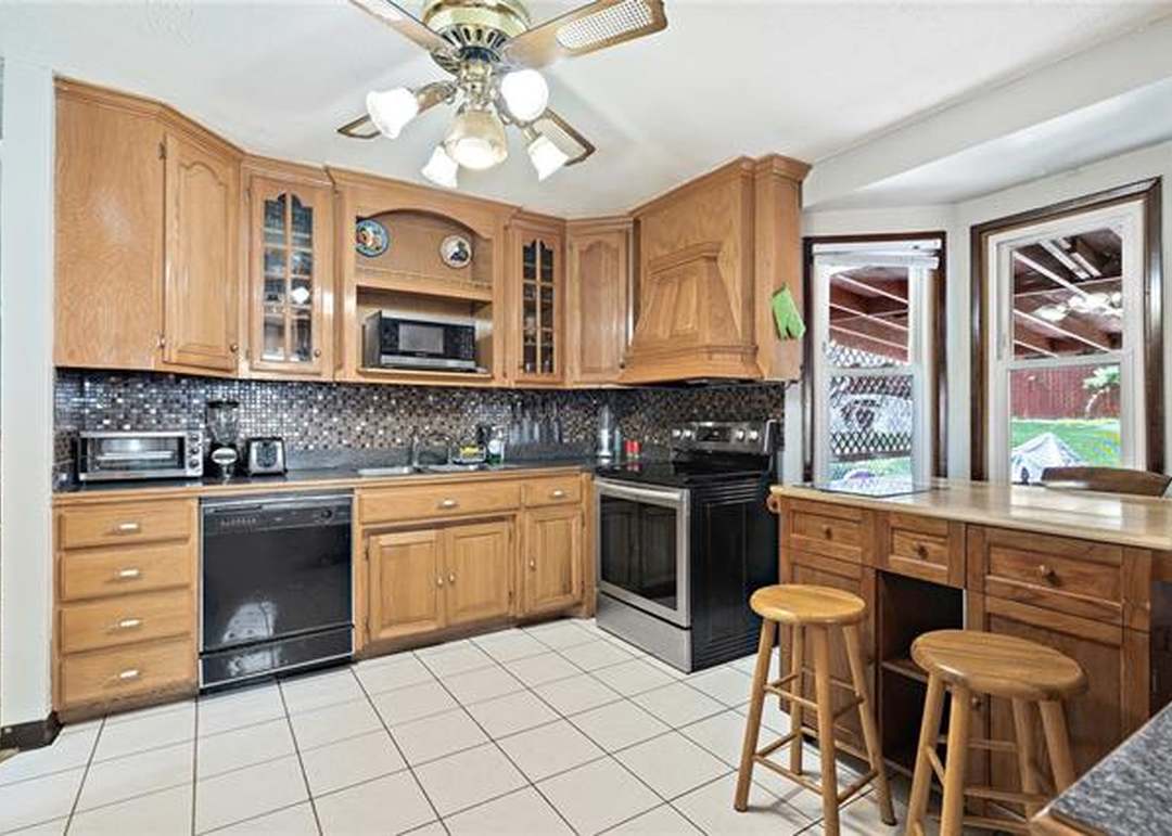 5804 N Hardesty Avenue — photo 12
