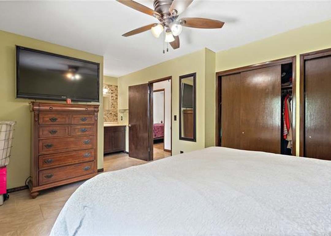 5804 N Hardesty Avenue — photo 17