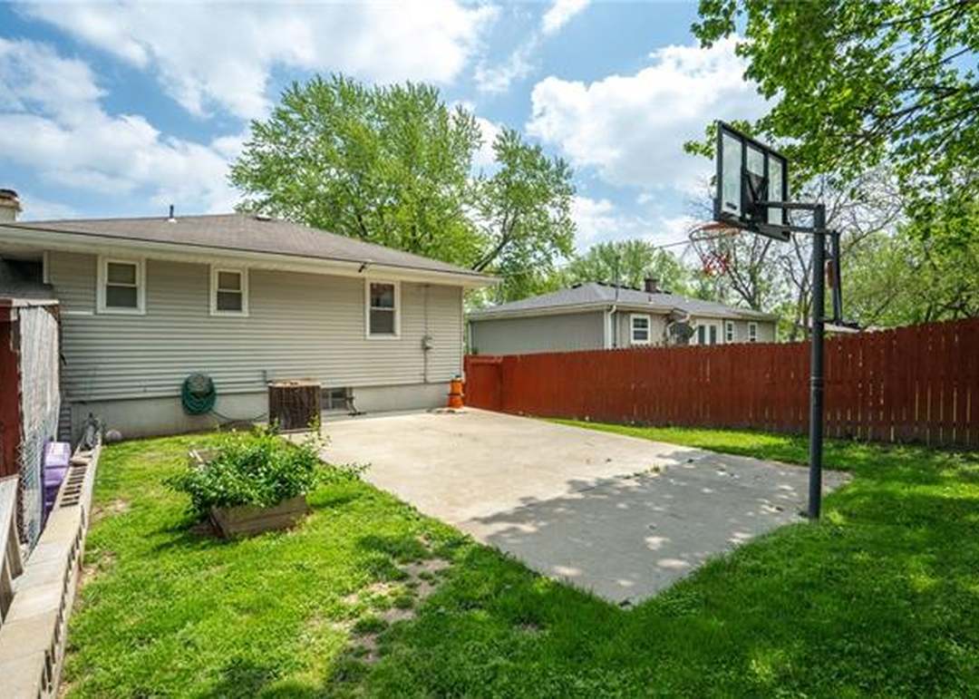 5804 N Hardesty Avenue — photo 27
