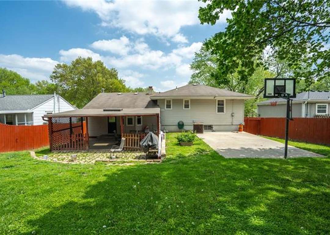 5804 N Hardesty Avenue — photo 28