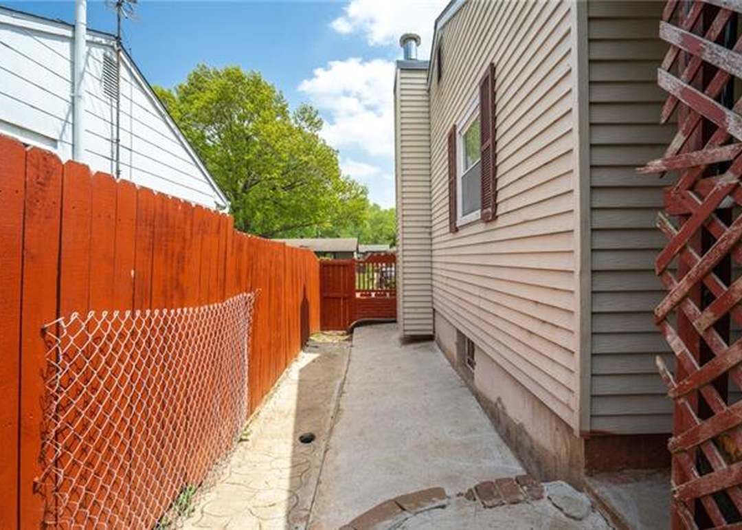 5804 N Hardesty Avenue — photo 31