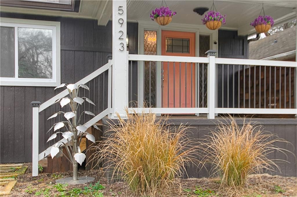 5923 Walrond Avenue — photo 4