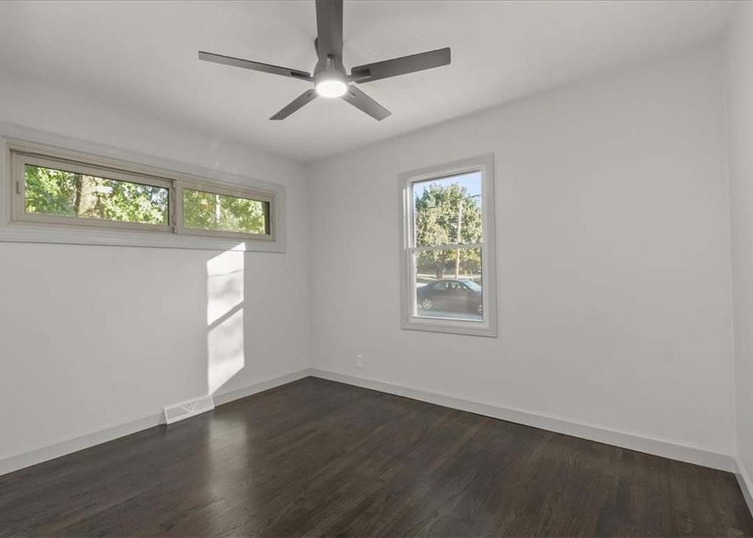 6004 S Claremont Avenue — photo 5