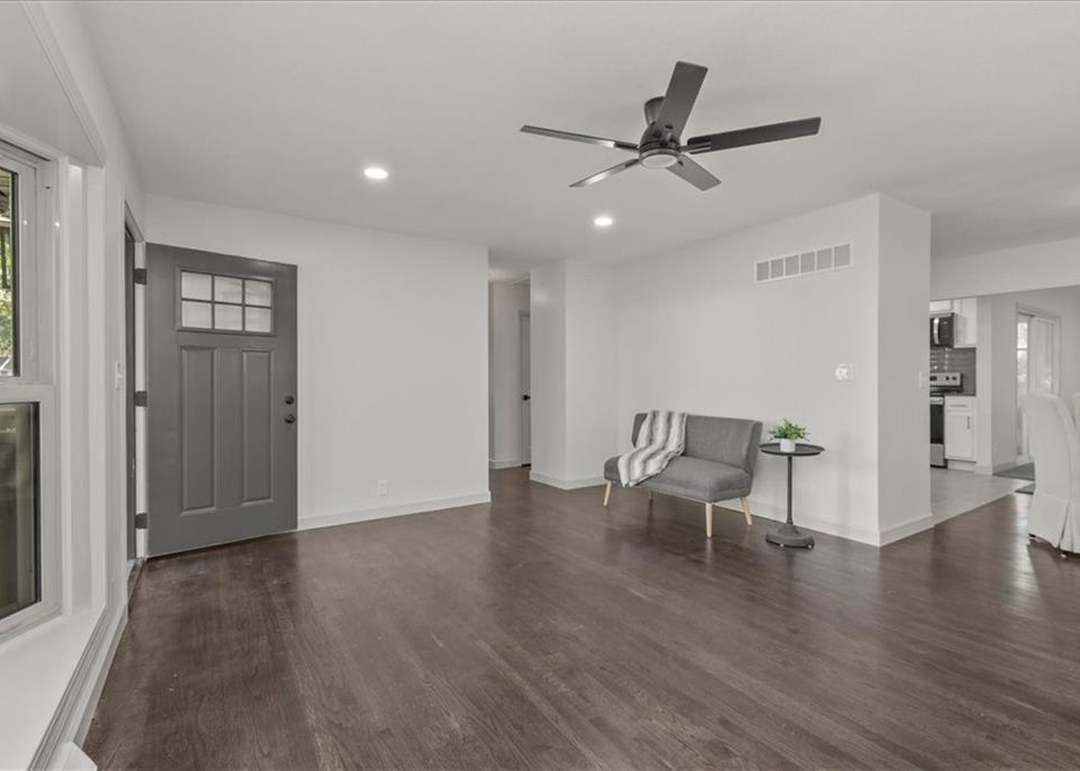 6004 S Claremont Avenue — photo 11