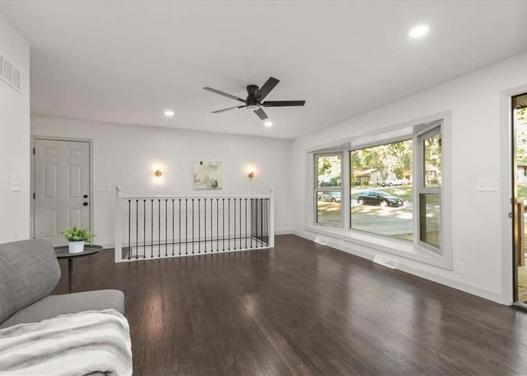 6004 S Claremont Avenue — photo 12