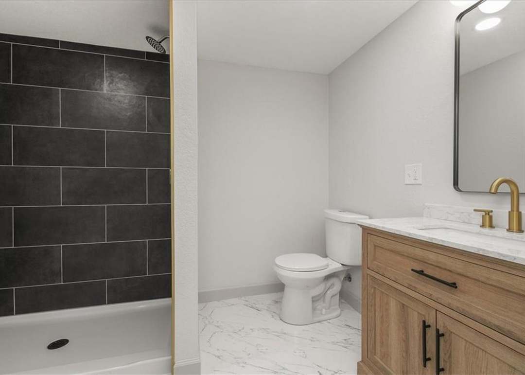 6004 S Claremont Avenue — photo 24