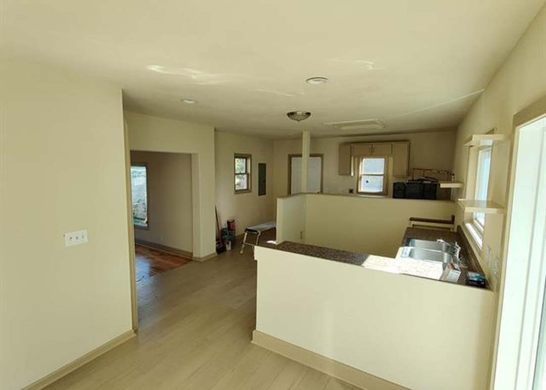 601 W Main Street — photo 11