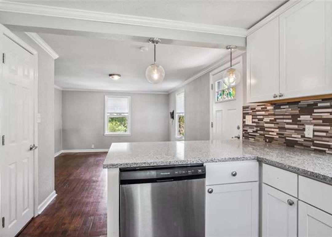 6015 N Broadway Street — photo 13