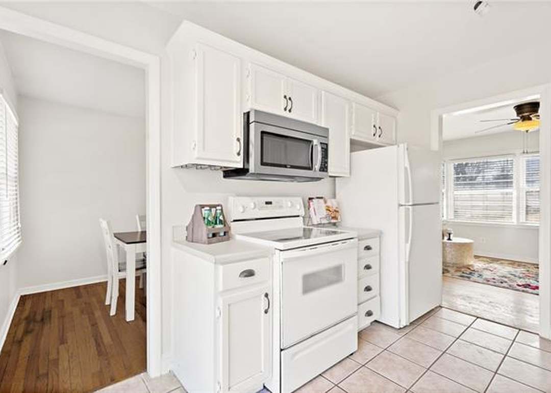 604 W 90 Terrace — photo 2