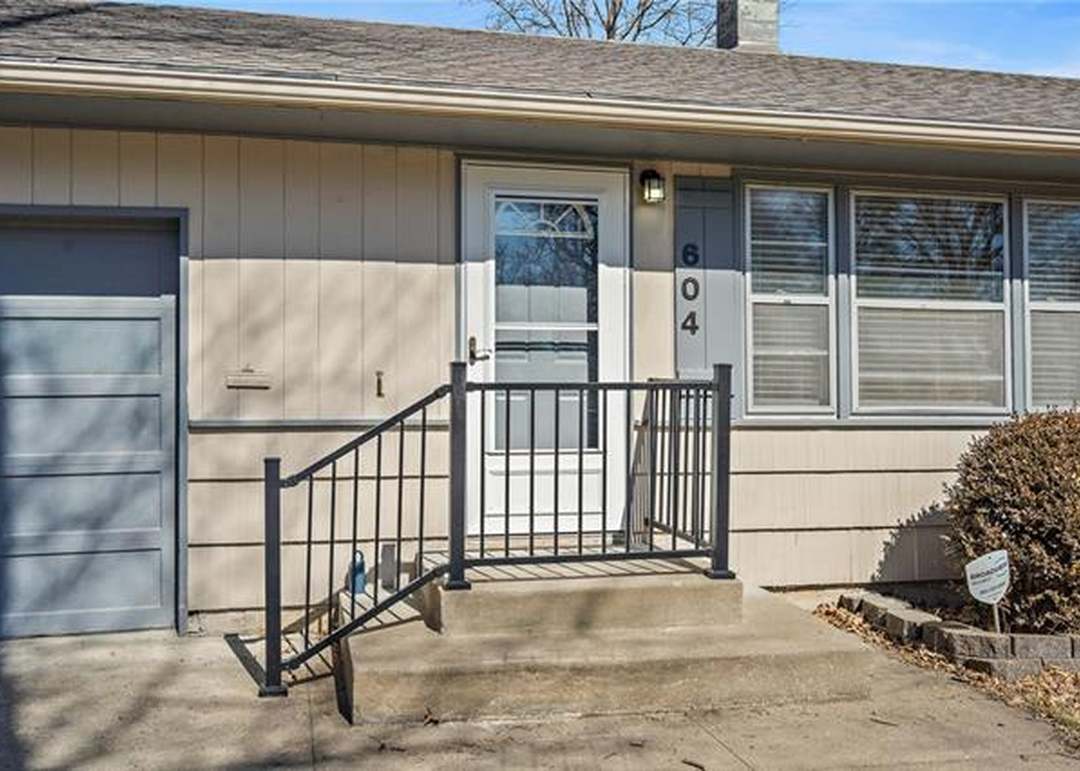 604 W 90 Terrace — photo 8