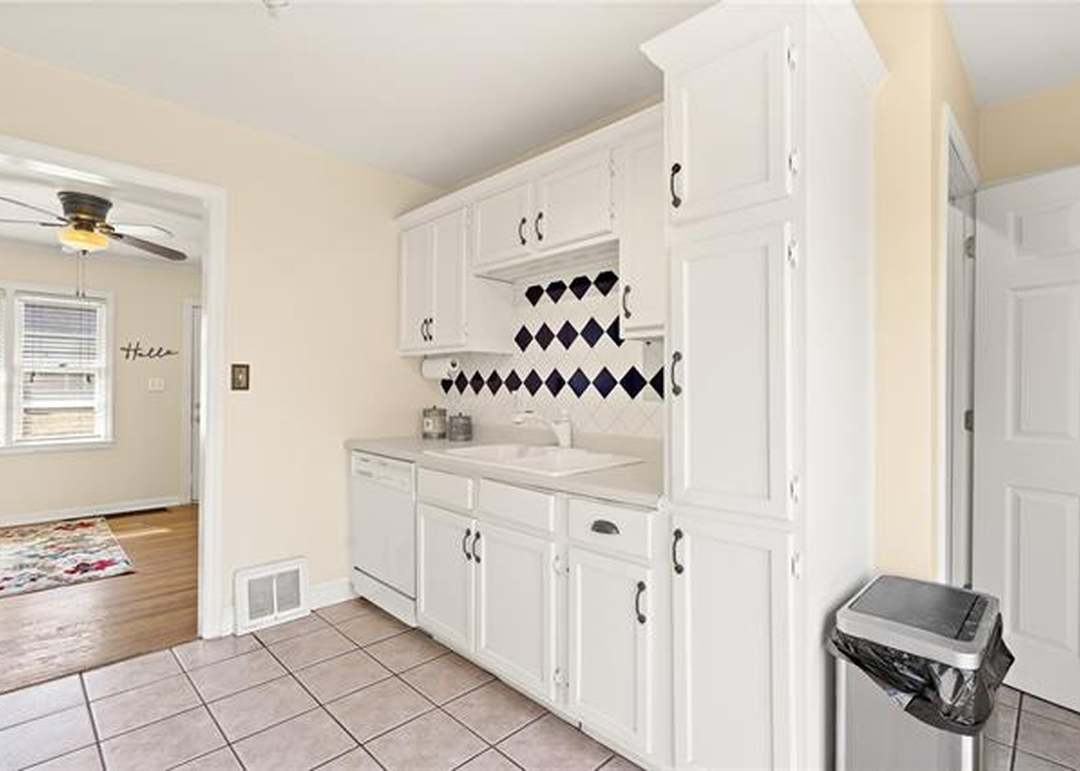 604 W 90 Terrace — photo 13