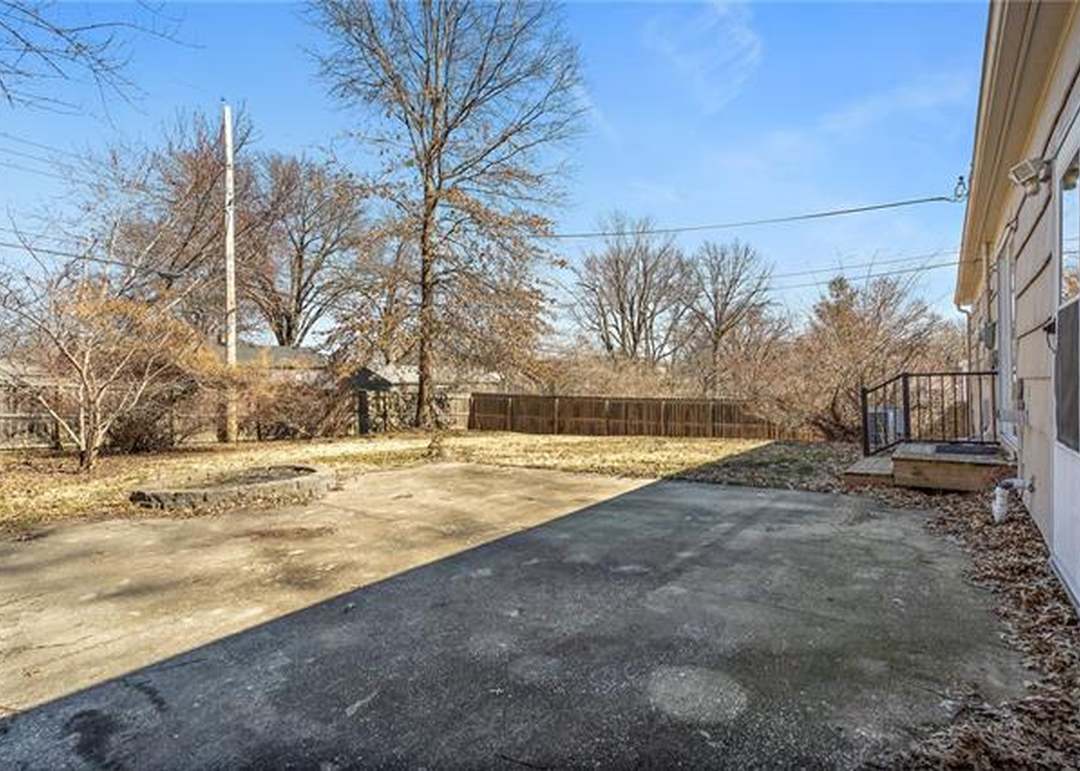 604 W 90 Terrace — photo 27