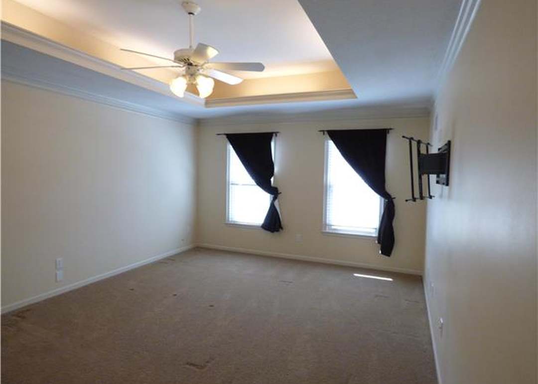 609 NW Edgewood Drive — photo 5