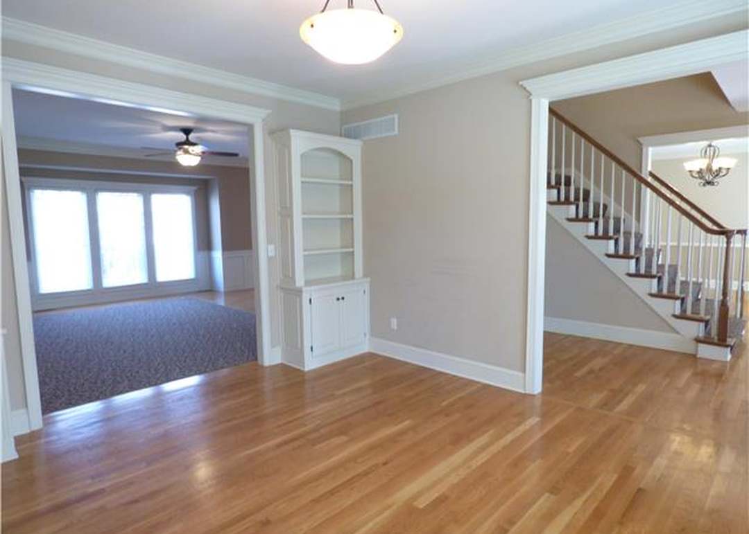 609 NW Edgewood Drive — photo 6