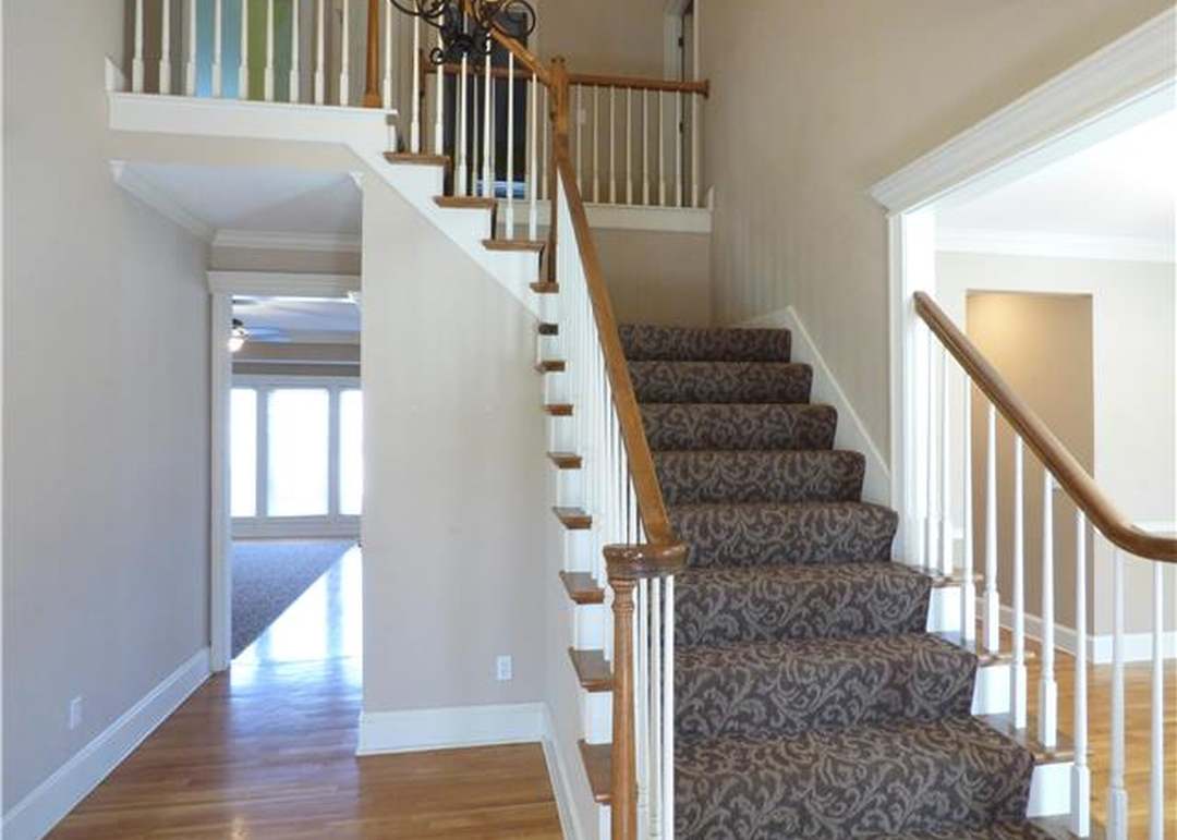 609 NW Edgewood Drive — photo 8