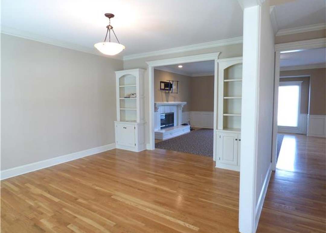 609 NW Edgewood Drive — photo 9