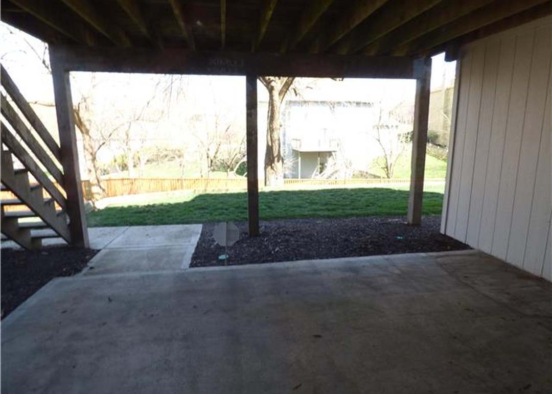 609 NW Edgewood Drive — photo 22