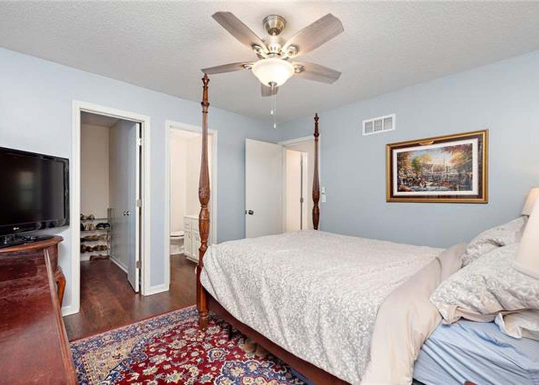 609 W Edgewood Drive — photo 2