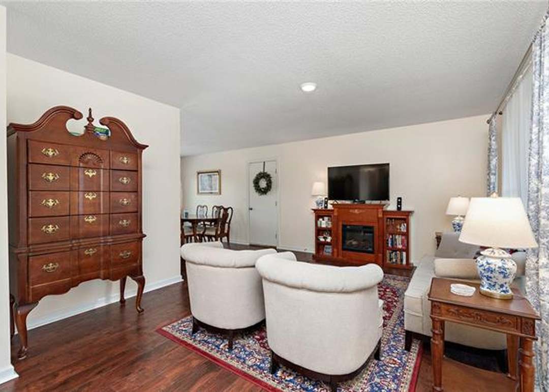 609 W Edgewood Drive — photo 8
