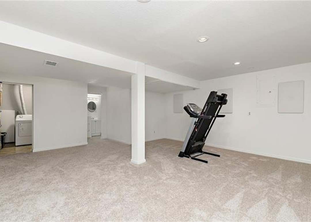 609 W Edgewood Drive — photo 14