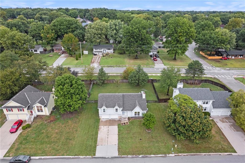 610 Meadowlark Road, Lansing, KS