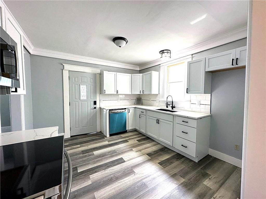 611 E 8th Street — photo 9