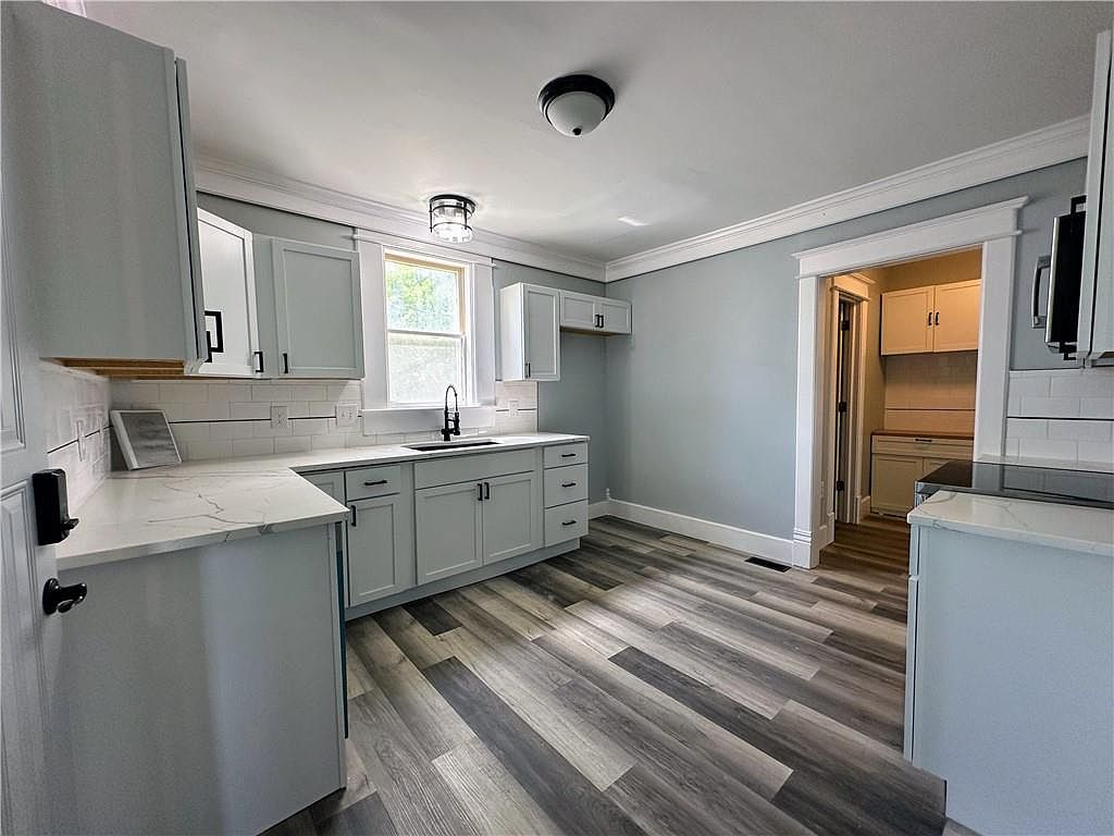611 E 8th Street — photo 10