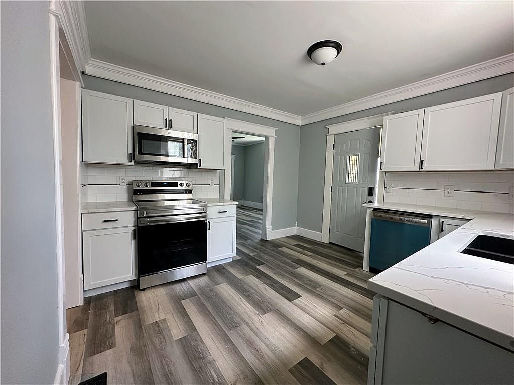 611 E 8th Street — photo 11