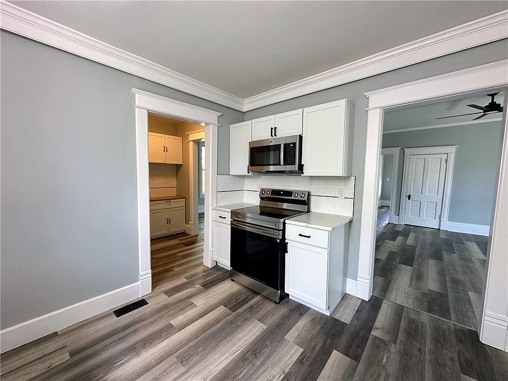 611 E 8th Street — photo 12