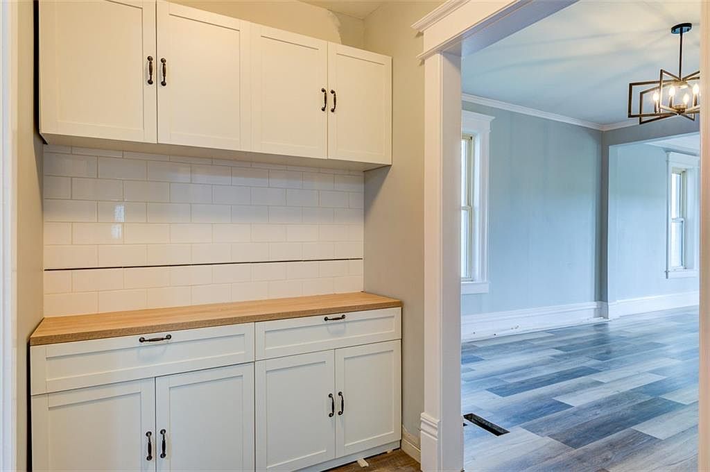 611 E 8th Street — photo 13