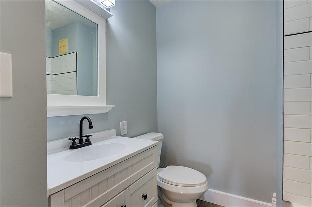 611 E 8th Street — photo 15