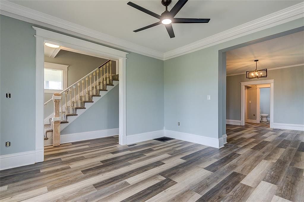 611 E 8th Street — photo 16