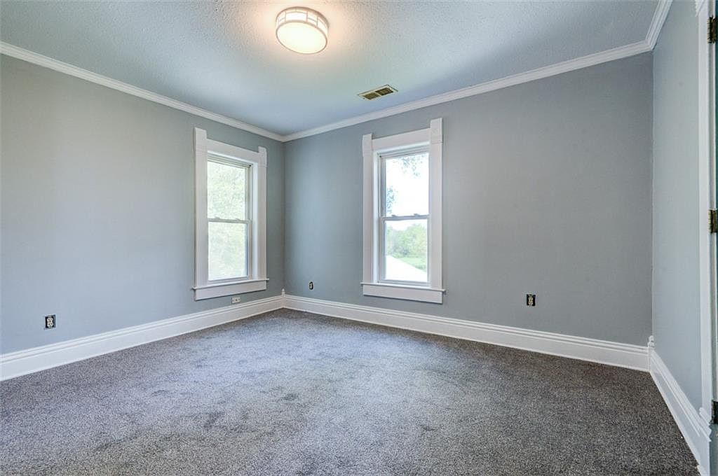 611 E 8th Street — photo 20
