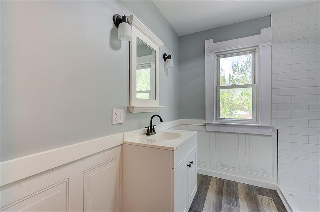 611 E 8th Street — photo 21