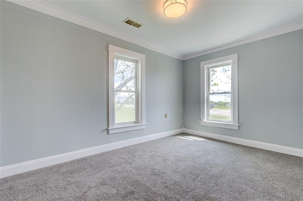 611 E 8th Street — photo 22