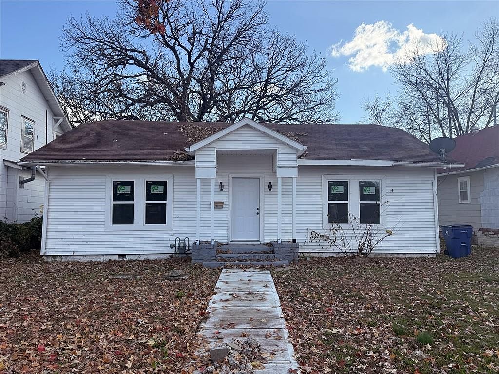 611 W 3rd Street, Coffeyville, KS