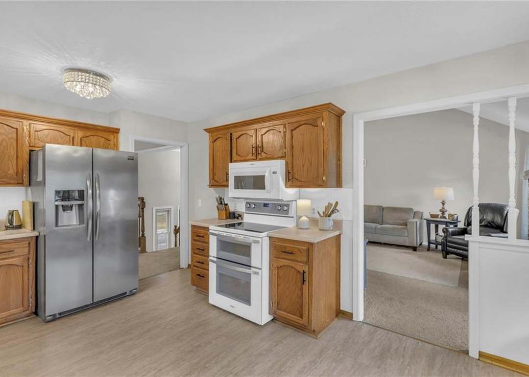 6131 Greenwood Drive — photo 18